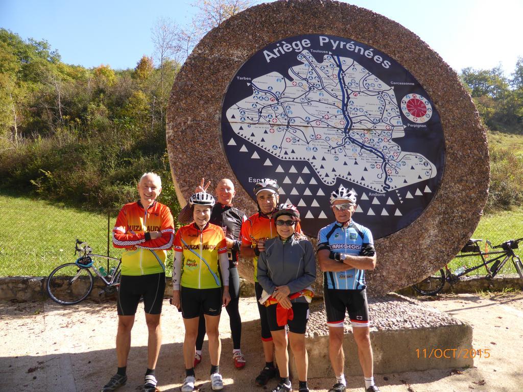 Bedbreakfastbikespyrenees Acomodação com café da manhã Loubieres Exterior foto