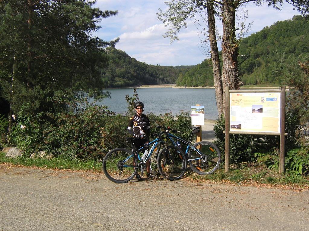 Bedbreakfastbikespyrenees Acomodação com café da manhã Loubieres Exterior foto