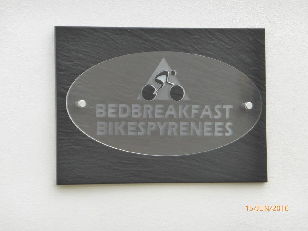 Bedbreakfastbikespyrenees Acomodação com café da manhã Loubieres Exterior foto